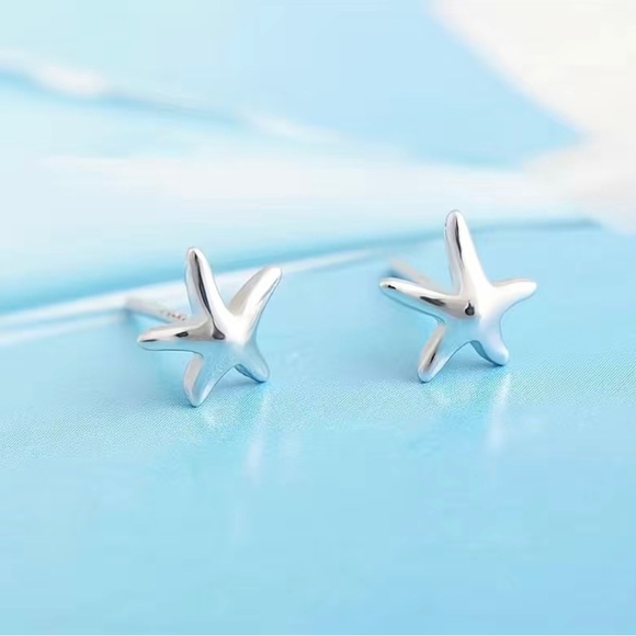 Cute Little Starfish Stud Earrings Versatile Simple Ladies Ear Accessories Gift - Picture 2 of 5